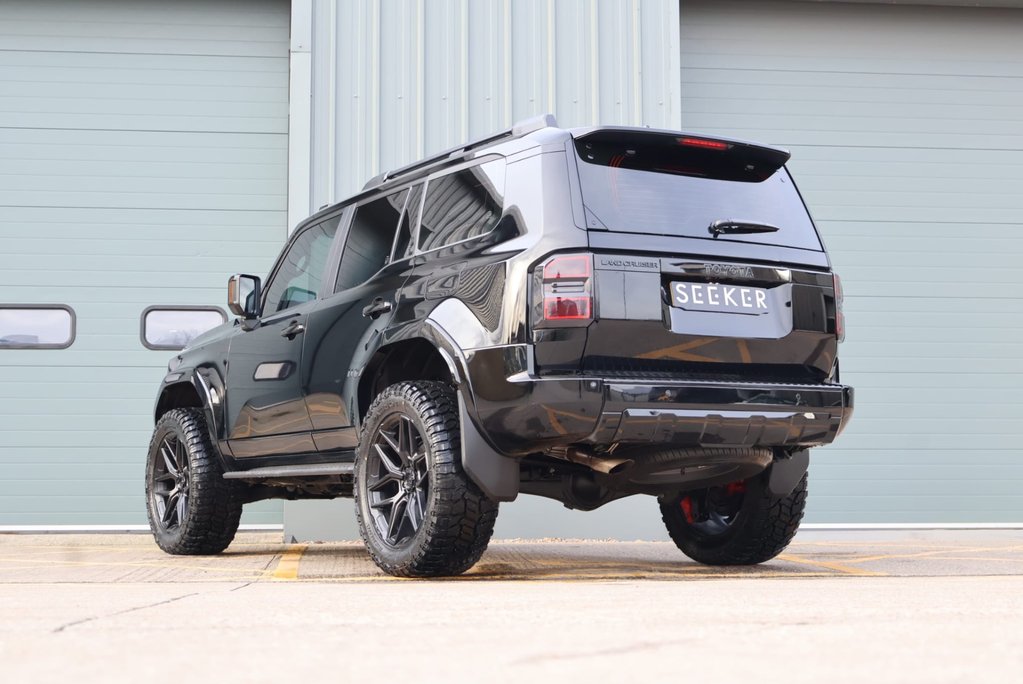 Toyota Land Cruiser 2026 COMMERCIAL 2 inch  lift 22  wheels roof light Seeker styled Rear seats 4