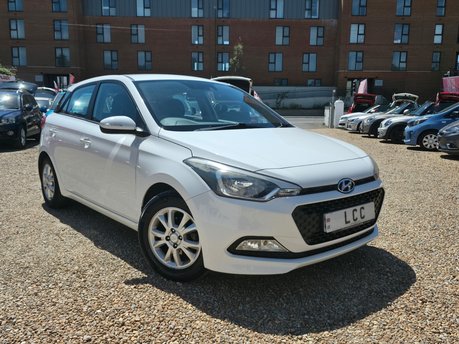 Hyundai i20 MPI SE.AUTOMATIC..1 PREVIOUS OWNER,18 STAMPS,AIR CON,LAST OWNER  9 YEARS.
