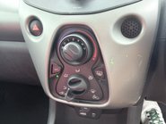 Toyota Aygo 1.0 VVT-I X-PLAY 17