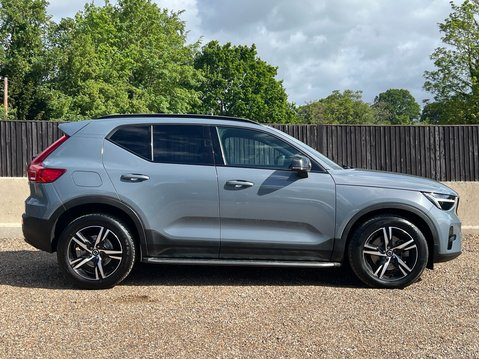 Volvo XC40 B4 PLUS AWD MHEV 5