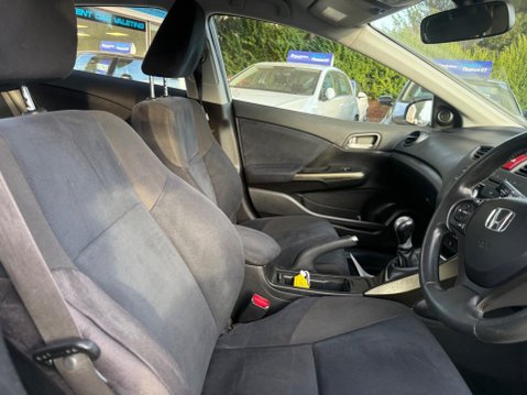 Honda Civic 1.8 i-VTEC ES Euro 5 (s/s) 5dr 21