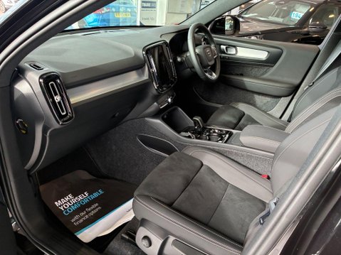 Volvo XC40 2.0 B4 MHEV Plus Black Edition DCT Auto Euro 6 (s/s) 5dr 26