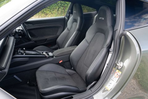 Porsche 911 Carrera GTS PDK 11