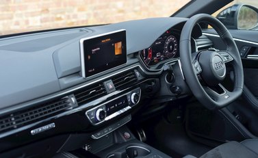 Audi RS4 Avant Sport Edition 16