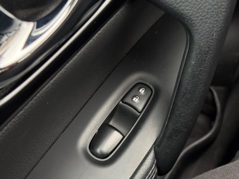 Nissan Qashqai 1.5 dCi Tekna 2WD Euro 5 (s/s) 5dr 70