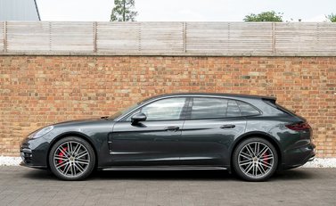 Porsche Panamera Turbo Sport Turismo 2