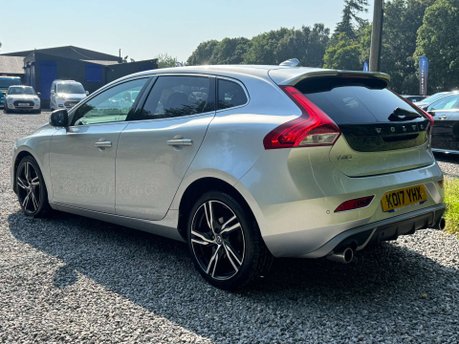 Volvo V40 2.0 V40 R-Design Pro D4 5dr 9