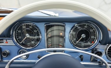 Mercedes-Benz 280 SL W113 Pagoda 25