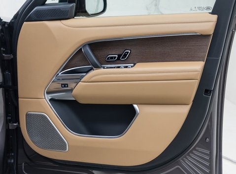 Land Rover Range Rover D350 Autobiography LWB 31