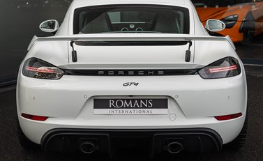 Porsche Cayman GT4 (718) 5