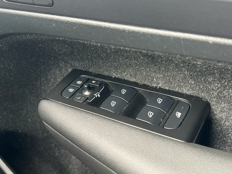 Volvo XC40 B4 INSCRIPTION PRO MHEV 36