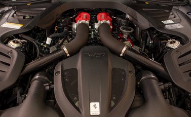 Ferrari GTC4 Lusso T 13