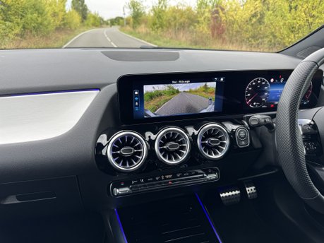 Mercedes-Benz GLA Class GLA 200 MHEV AMG Line Premium Auto Petrol PARKTRONIC/KEYLESS ENTRY/SAT NAV 9