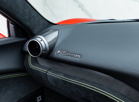 Ferrari F8 Spider 26