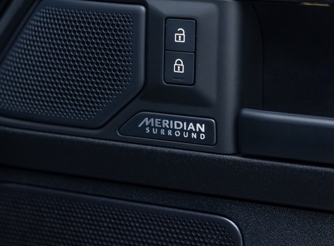 Land Rover Defender 110 OCTA Black 35