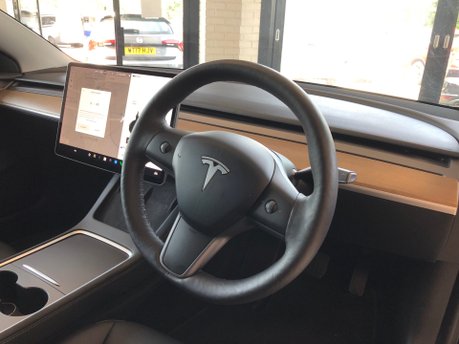 Tesla Model 3 LONG RANGE AWD 45,000m black vegan leather, 19 inch alloys 5