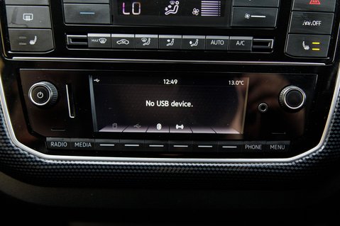 Volkswagen Up R-LINE 18