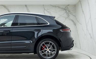 Porsche Macan S 25