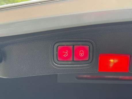 Mercedes-Benz C Class 2.1 C 250 AMG Line Premium D Auto 2dr 38