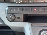 Vauxhall Vivaro AUTO LWB [SOLD SM] L2H1 Low Roof 3100 Dynamic Air Con SELECT 32