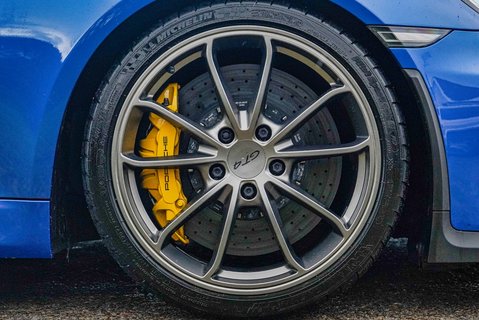 Porsche Cayman GT4 5