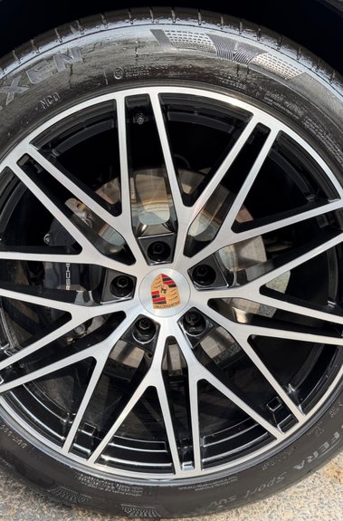 Porsche Cayenne V6 E-HYBRID BLACK EDITION -MATRIX LEDS -360 CAMS -WHITE LEATHER INTERIOR 
