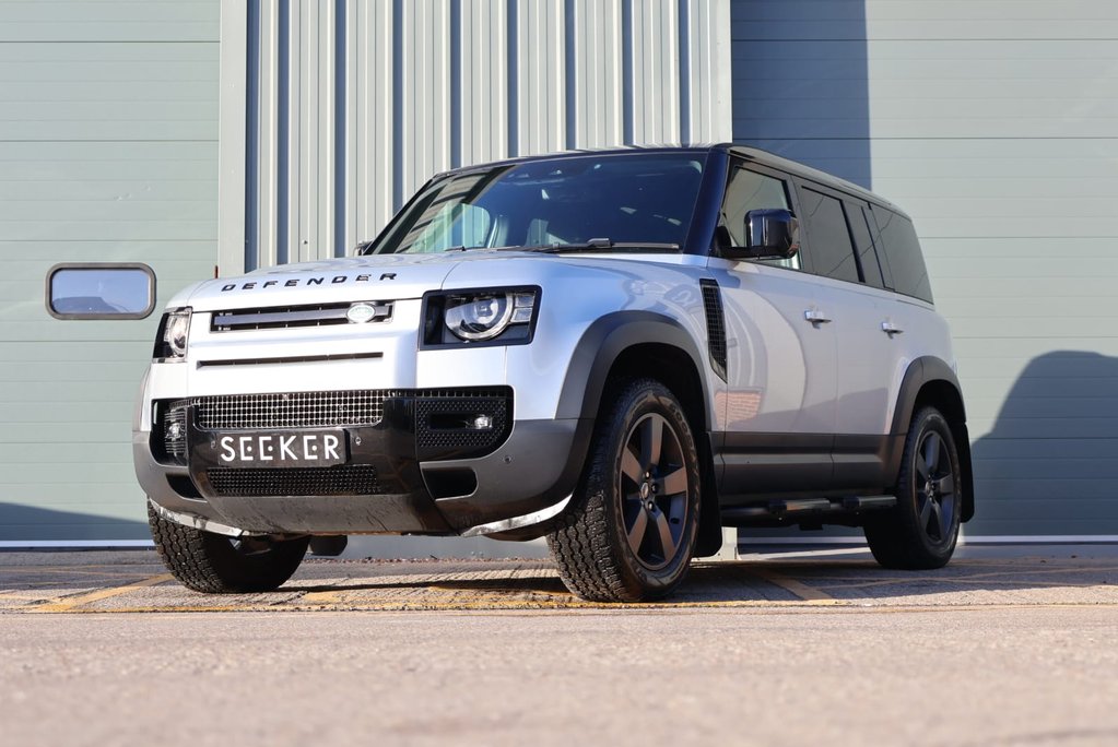 Land Rover Defender 110 HARD TOP SE MHEV with upgraded wheels £9500 REAR SEAT CONVERSION FITTED 3