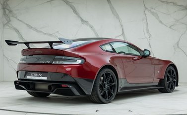 Aston Martin Vantage GT8 3