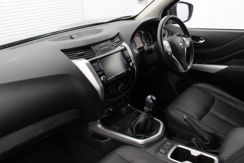 Nissan Navara Double Cab 2.3 dCi Tekna Pickup 4WD Euro 6 14