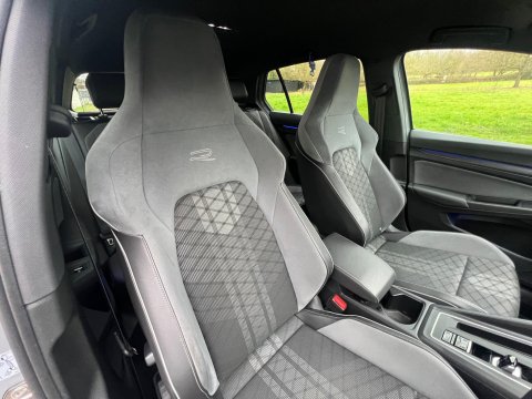 Volkswagen Golf R-LINE TDI DSG 32