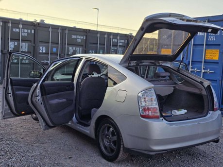 Toyota Prius 1.5 T4 Hatchback 5dr Petrol Hybrid CVT (104 g/km, 76 bhp) 9
