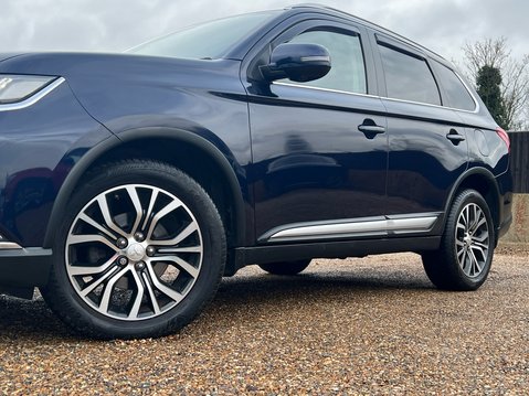 Mitsubishi Outlander DI-D 4 14