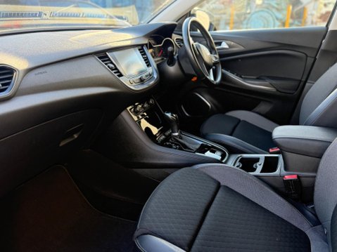 Vauxhall Grandland X 1.2 Turbo SRi Nav Auto Euro 6 (s/s) 5dr 30
