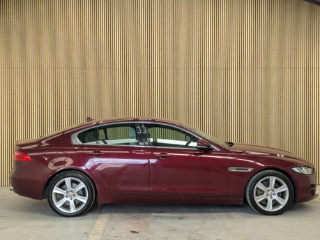 Jaguar XE 2.0 XE Portfolio i Auto 4dr 17