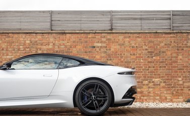 Aston Martin DBS Superleggera 31