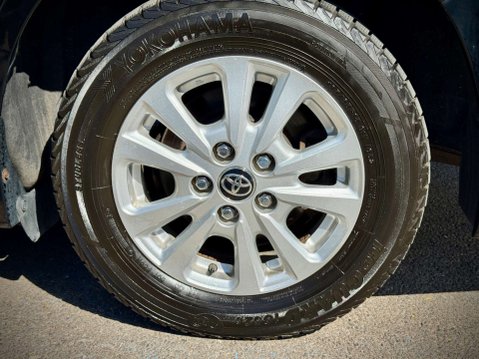 Toyota Voxy Hybrid 7 Seater 82