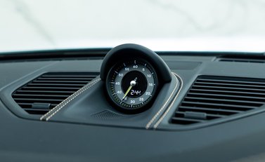Porsche 911 GT3 TOURING (992.2) 22