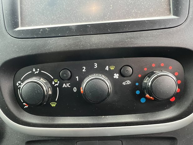 Renault Trafic LWB L2H1 Low Roof Sport 296 Air Con Nav Sensors EU 32