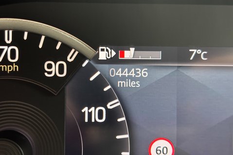 Land Rover Defender 90 D200 Hard Top MHEV 37