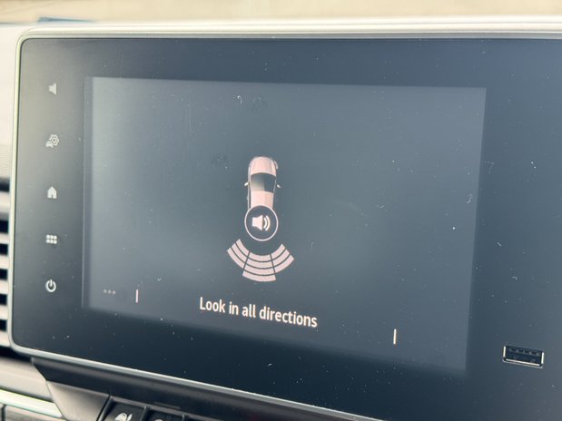 Renault Trafic LWB L2H1 Low Roof LL30 Extra Air Con Alloys Nav Sensors 43