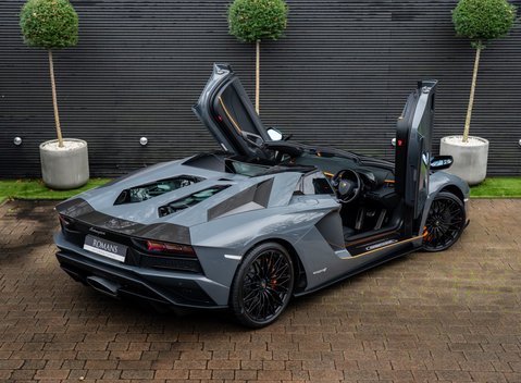 Lamborghini Aventador S LP 740-4 ROADSTER 4