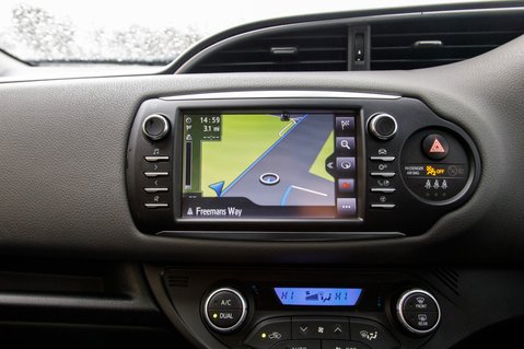 Toyota Yaris VVT-I ICON TECH 26