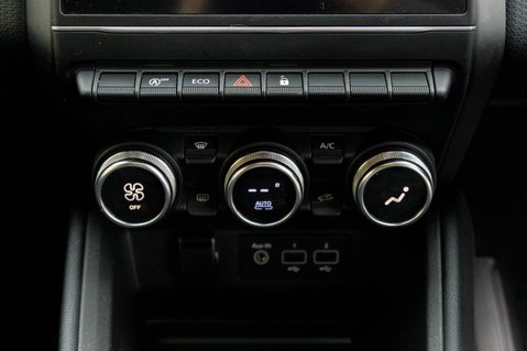 Renault Clio ICONIC TCE 35