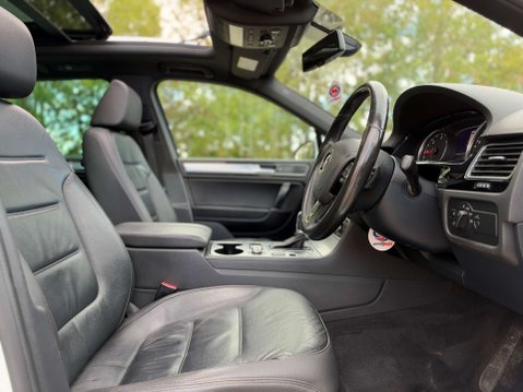 Volkswagen Touareg 3.0 Touareg V6 R-Line TDI BlueMotion Technology Auto 4WD 5dr 4