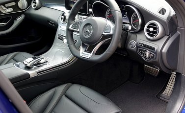 Mercedes-Benz C Class C63 Saloon 13
