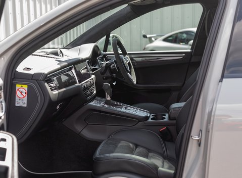 Porsche Macan GTS 17