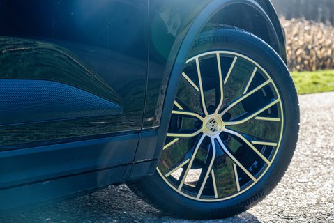 Porsche Macan 4 Electric 6