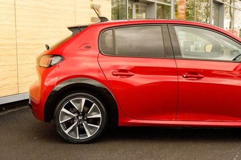 Peugeot 208 GT PREMIUM 8