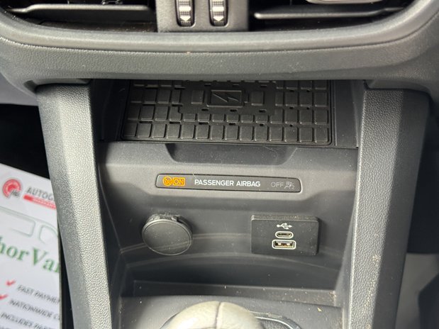 Ford Transit Courier Petrol SWB L1H1 Low Roof Limited Air Con Alloys Nav Sensors EURO 6 36