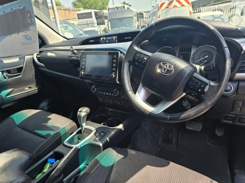 Toyota Hilux INVINCIBLE 4WD D-4D DCB 9